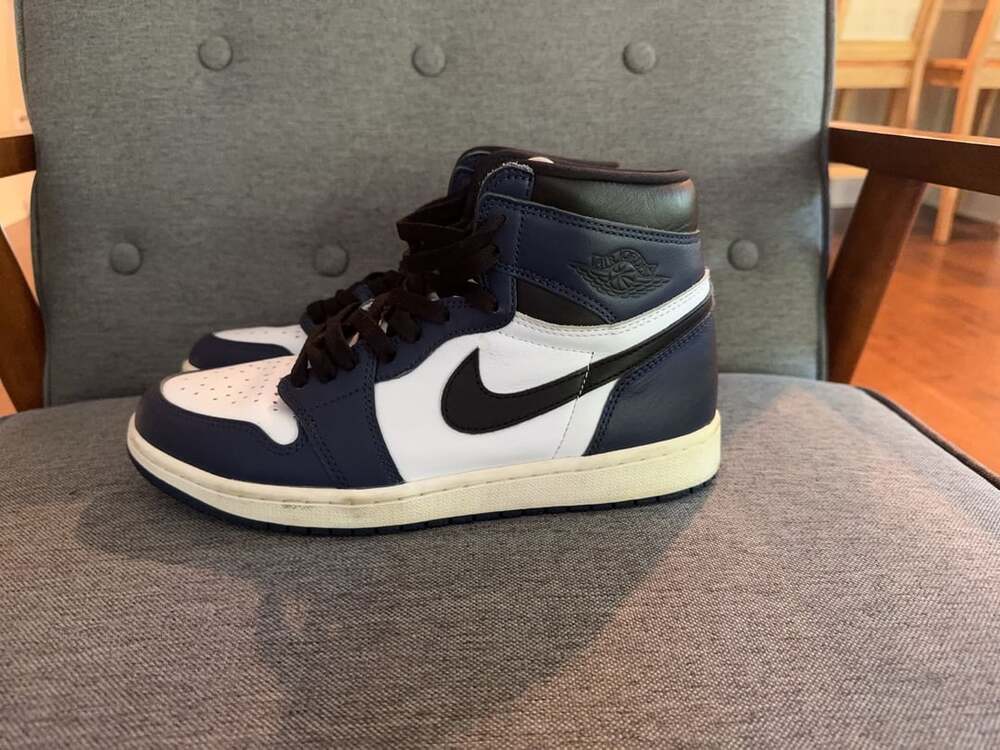 Nike Air Jordan 1 Retro High OG Obsidian UNC Size 8.5
